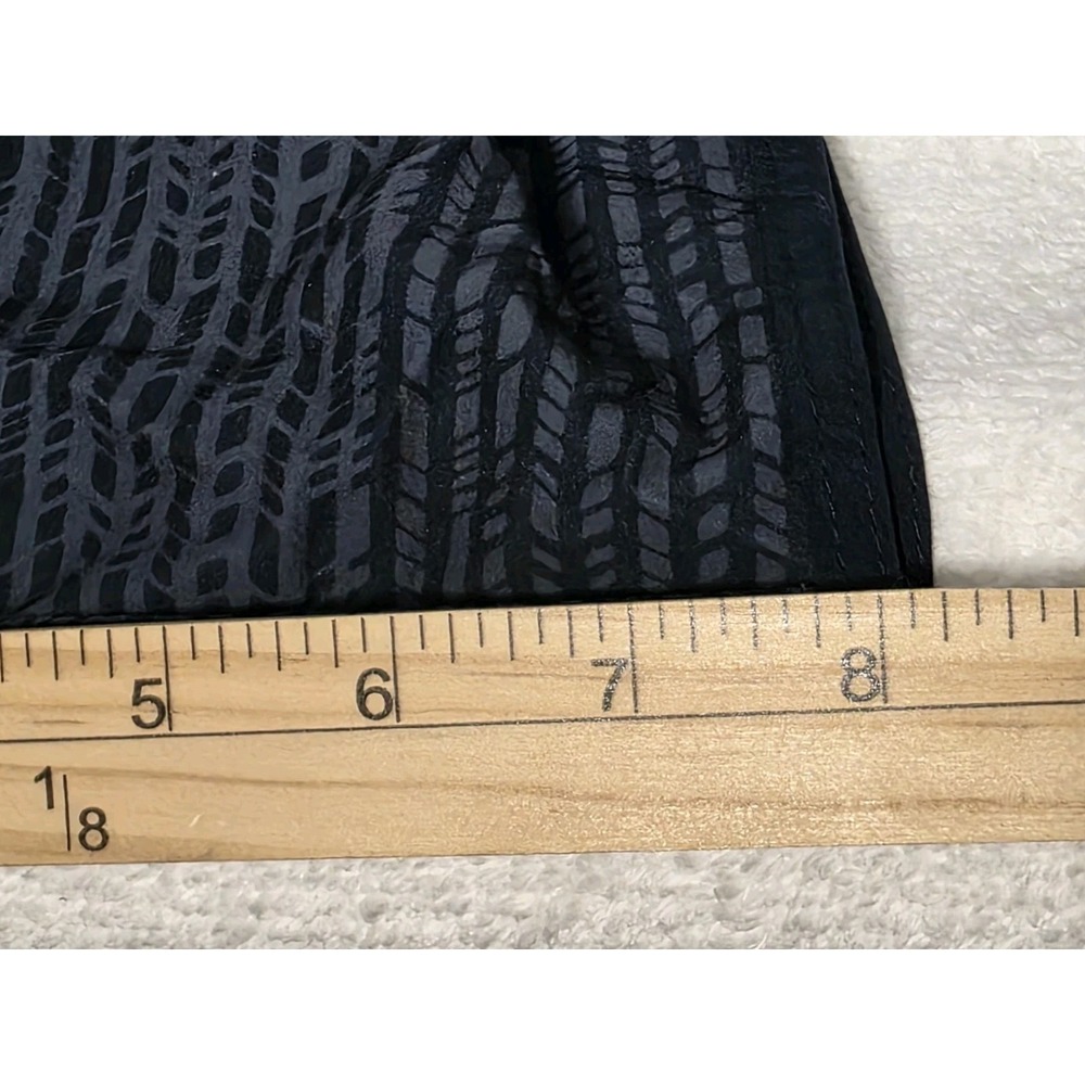 Vuori Banks Shorts Mens Size Medium Navy Blue Striped Board Shorts - Picture 7 of 8